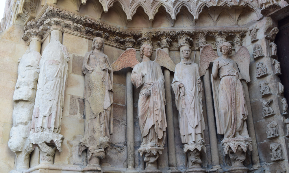 Kathedraal van Reims, het westelijke portaal met de glimlachende engel